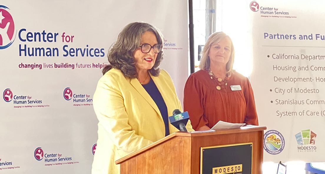 Mayor Sue speaking at CHS ceremony